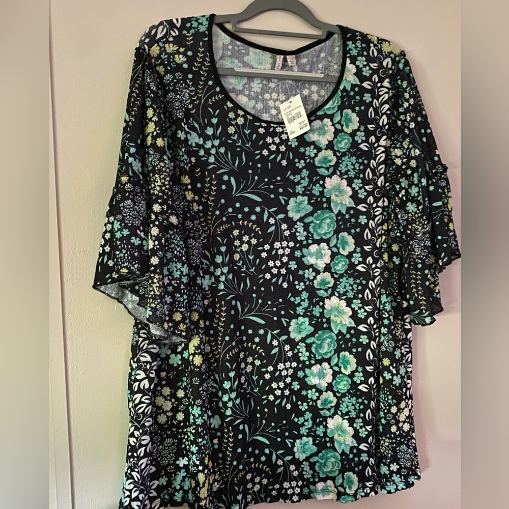 EST. 1946 NWT Plus Size Bell Short Sleeve Blouse